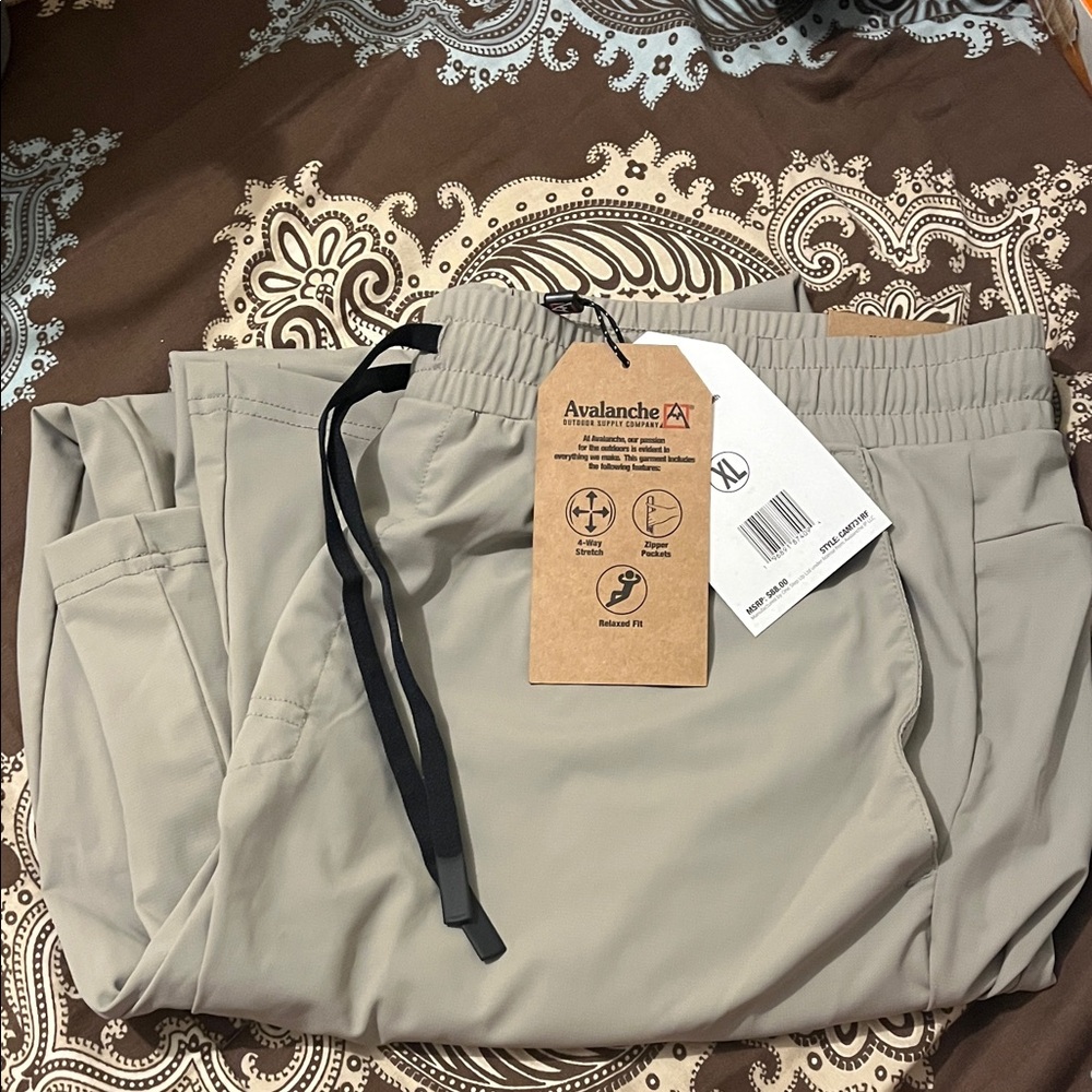 Avalanche Men's Beige Joggers